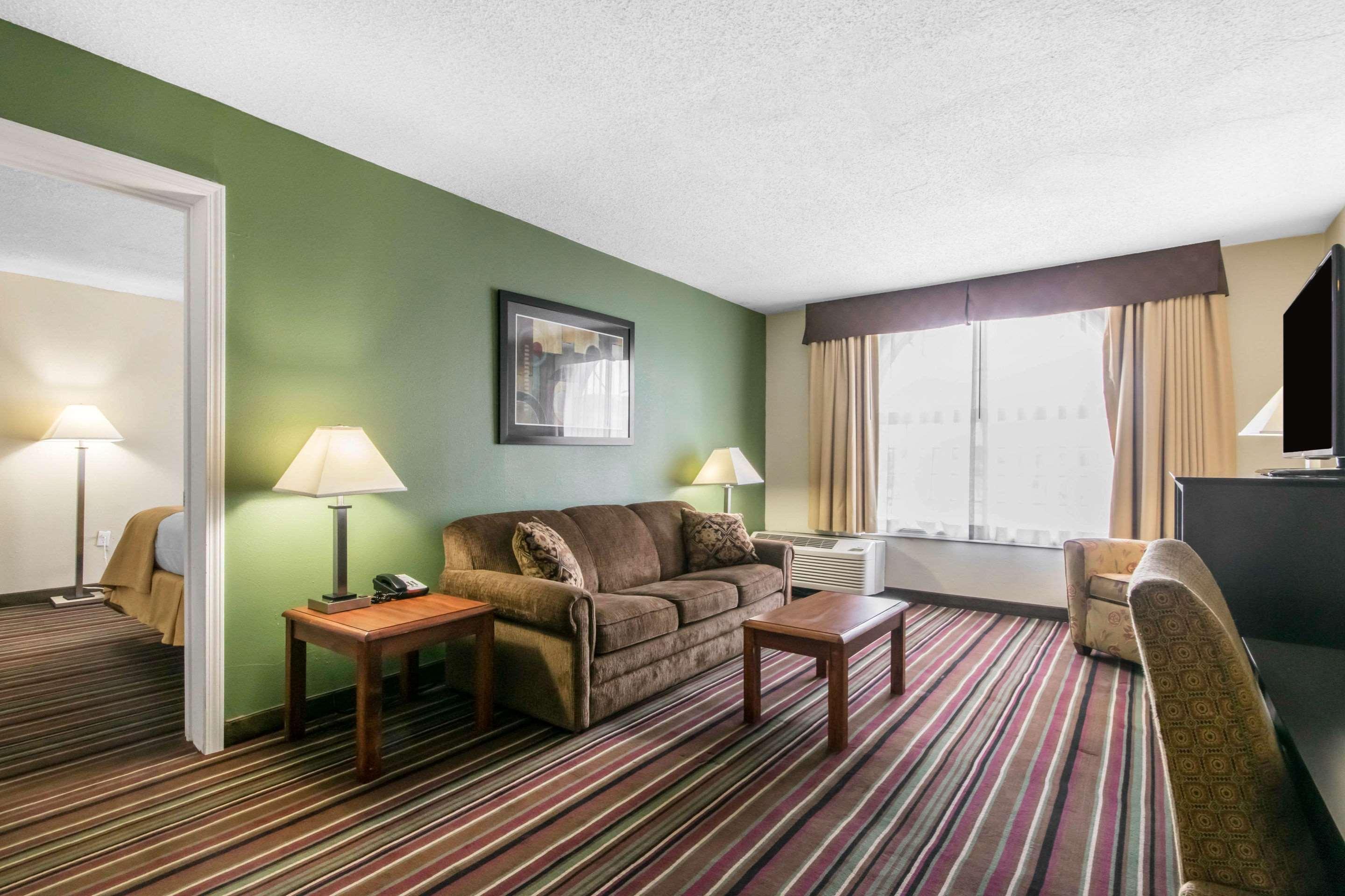Quality Inn & Suites Horse Cave Bagian luar foto