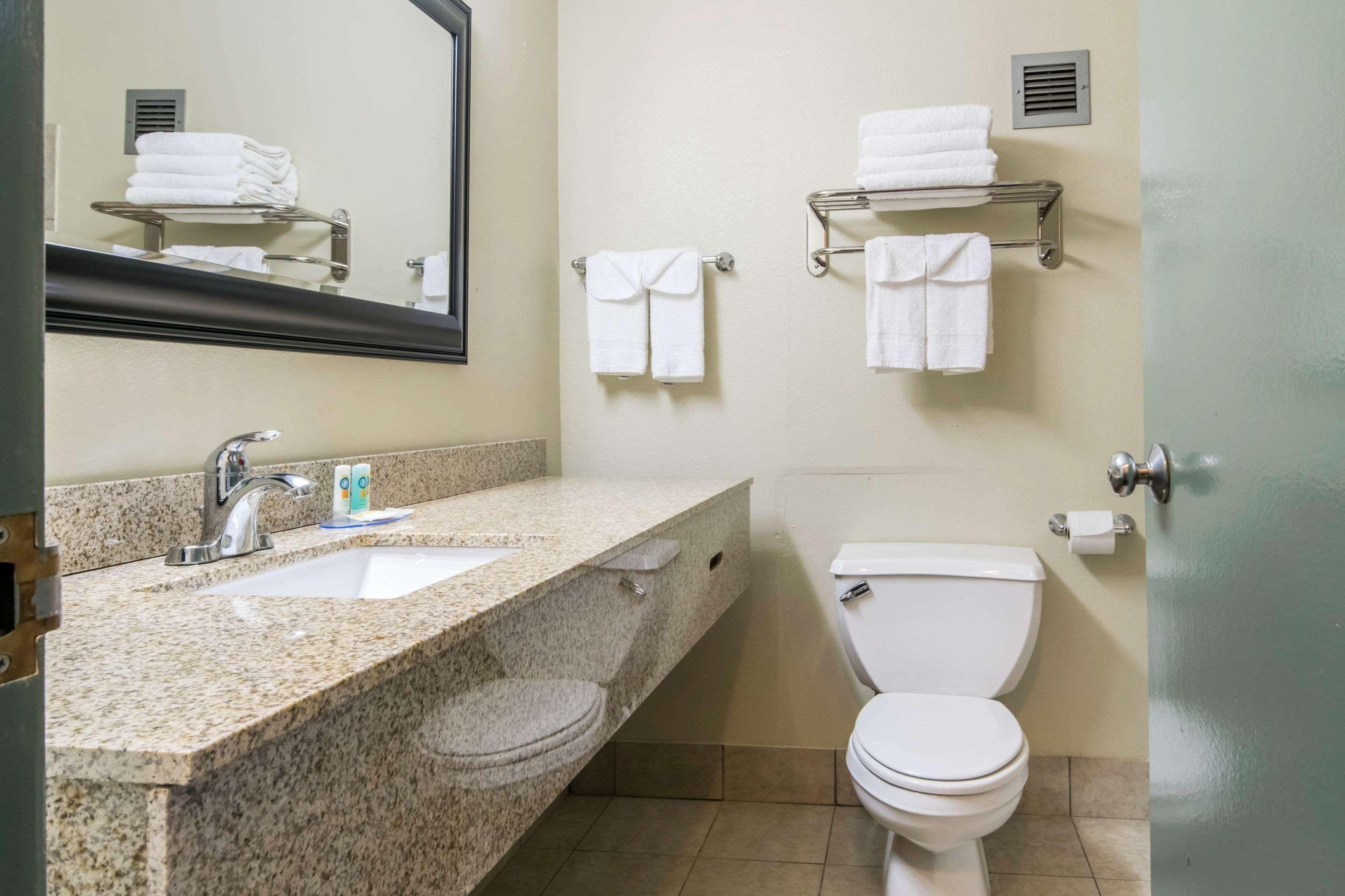 Quality Inn & Suites Horse Cave Bagian luar foto