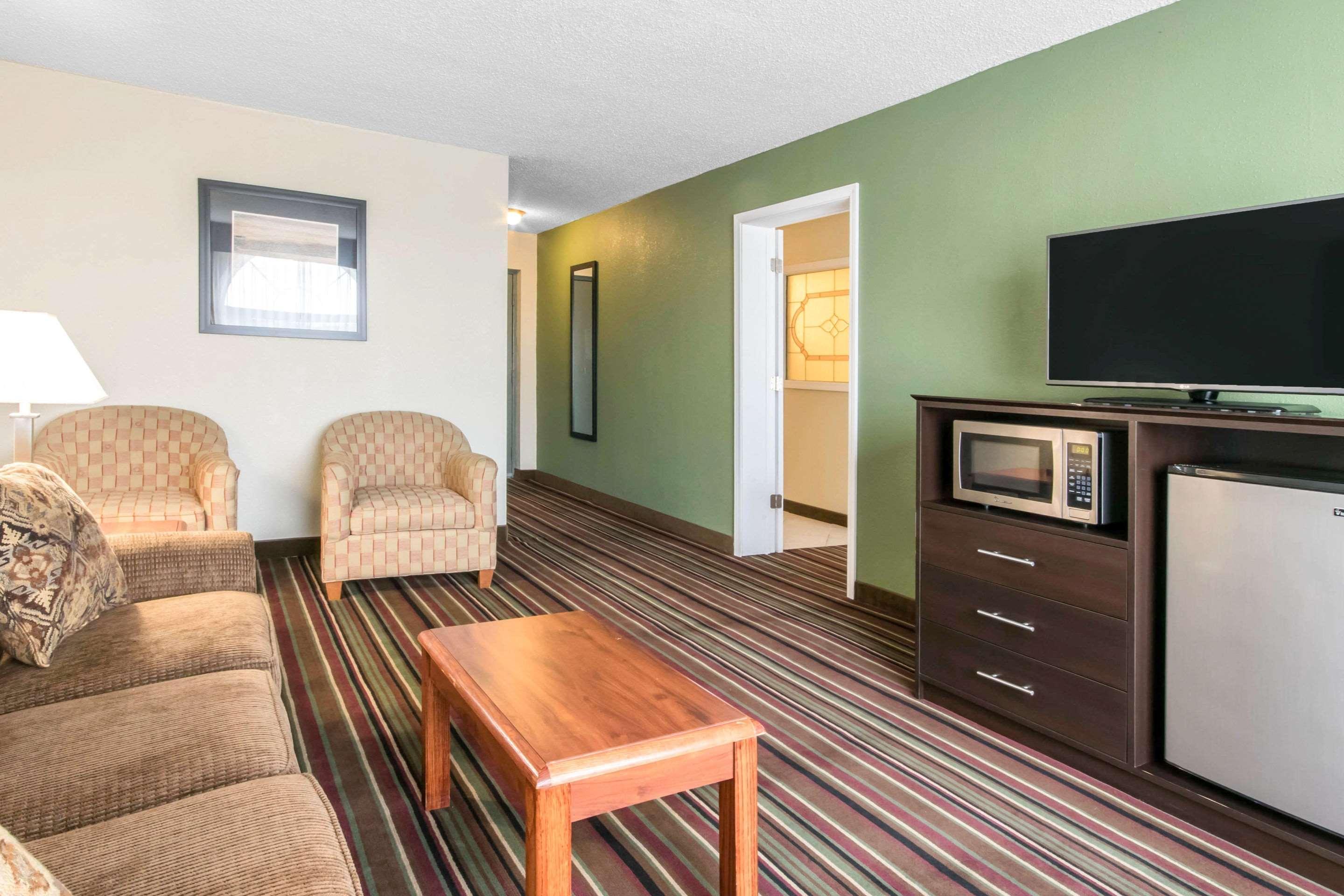 Quality Inn & Suites Horse Cave Bagian luar foto