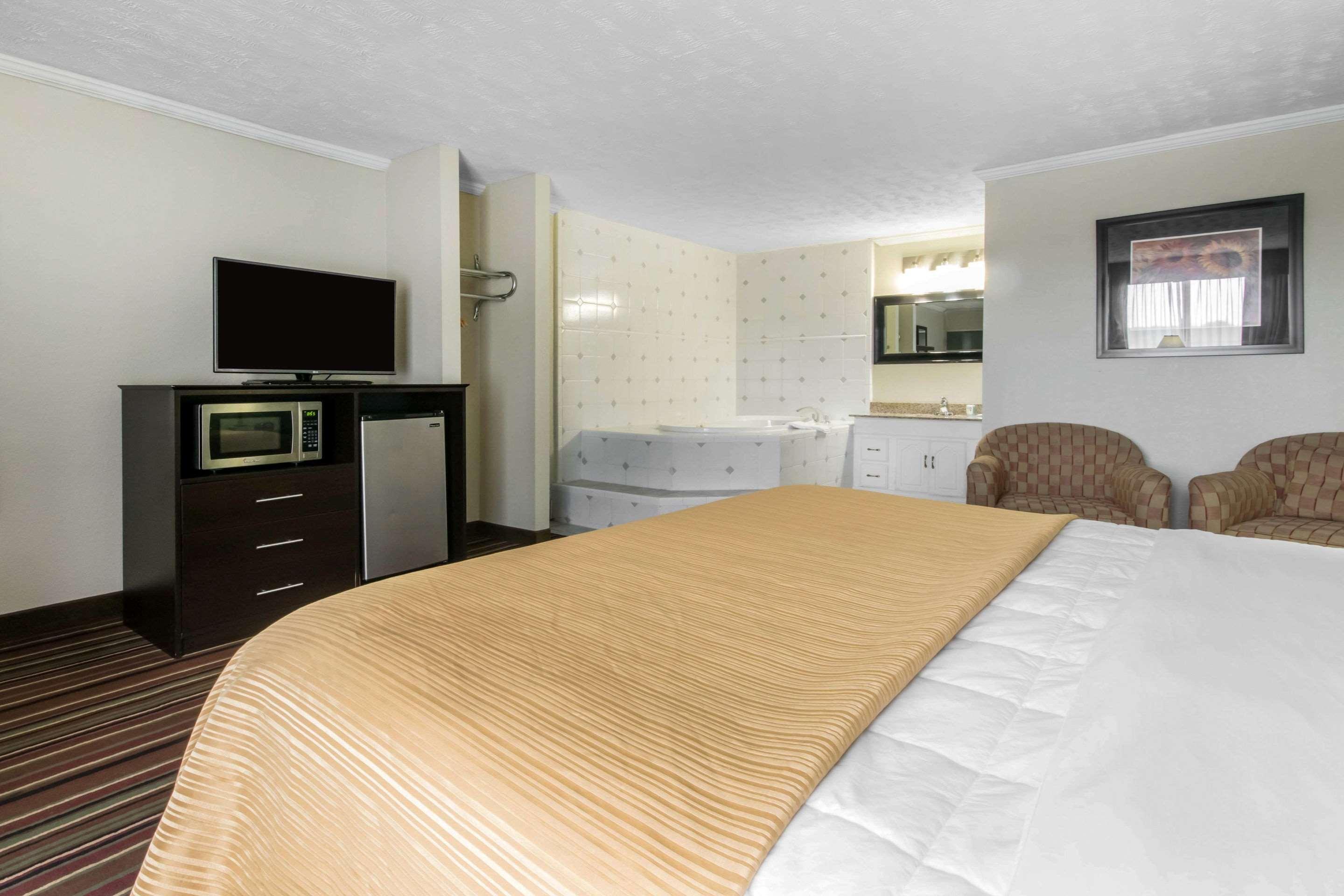 Quality Inn & Suites Horse Cave Bagian luar foto
