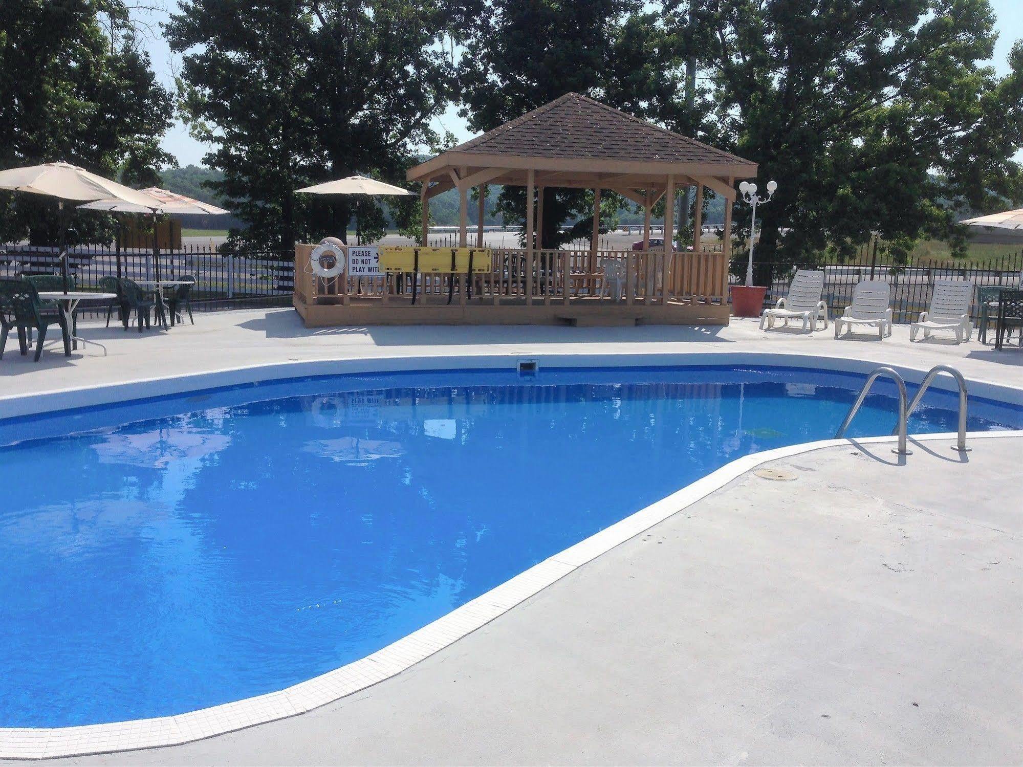 Quality Inn & Suites Horse Cave Bagian luar foto