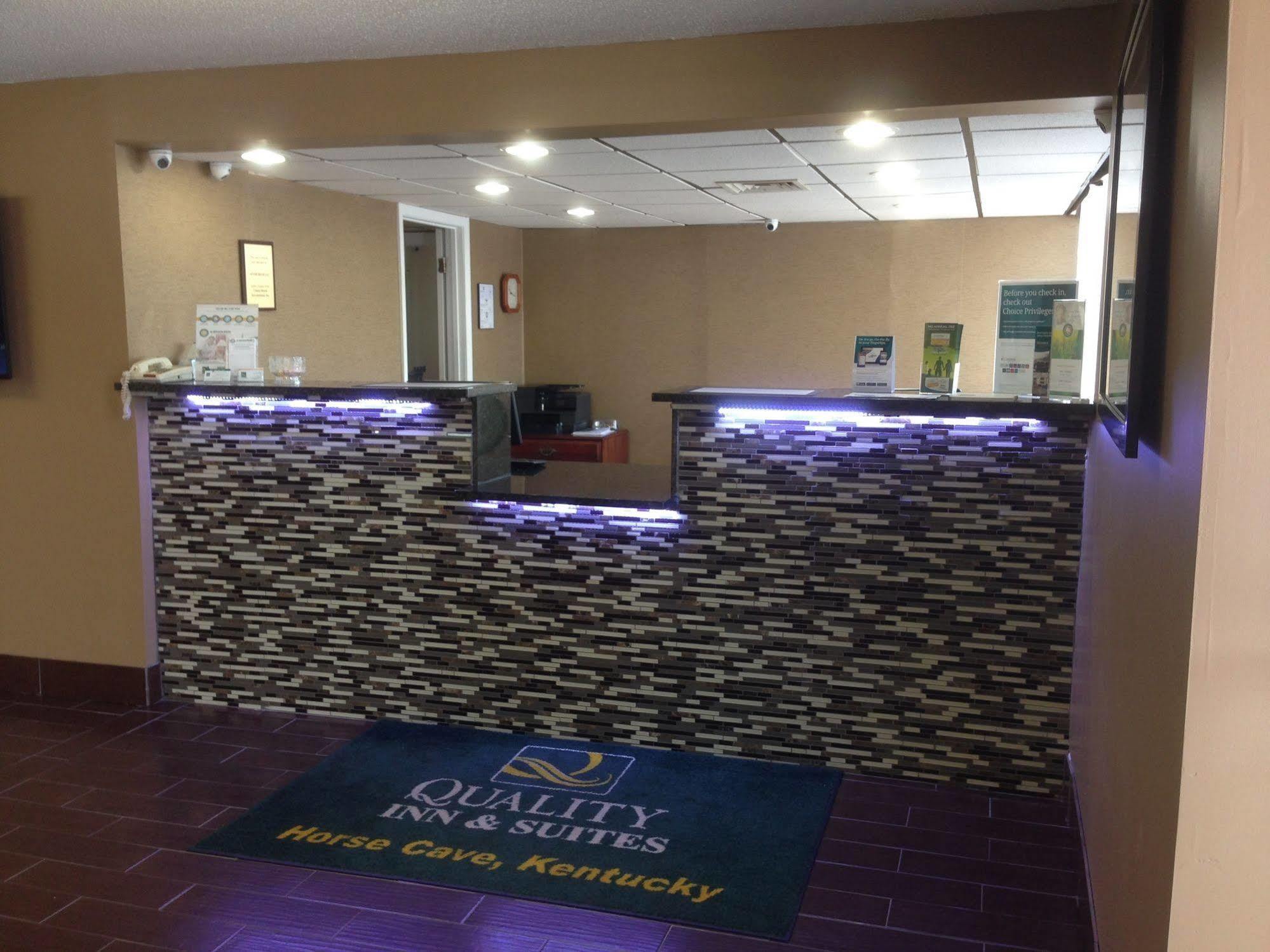 Quality Inn & Suites Horse Cave Bagian luar foto